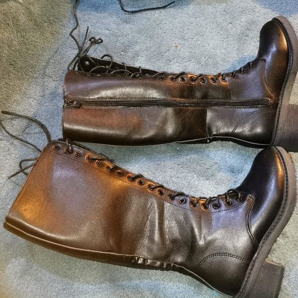 NEW boots - Picture 1 of 3